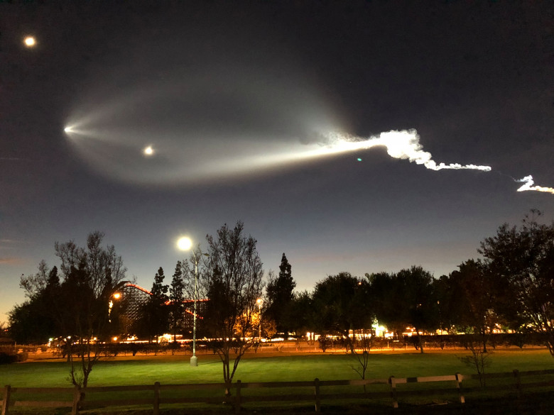 A SpaceX Falcon 9 rocket launch as seen over Knotts Berry Farm on Friday night. (Photo by Paul Mittmann)