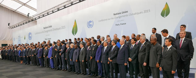 Heads+of+delegations+pose+for+a+group+portrait+at+the+2015+United+Nations+Climate+Change+Conference+%28COP21%29%2C+which+led+to+the+signing+of+the+Paris+Agreement.+Le+Bourget%2C+France%2C+November+30%2C+2015.