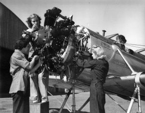 Women-Airplane-Mechanics